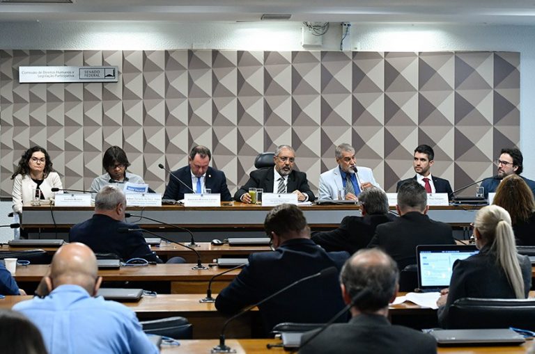 Debatedores divergem sobre efeito da MP do Contrato Verde e Amarelo